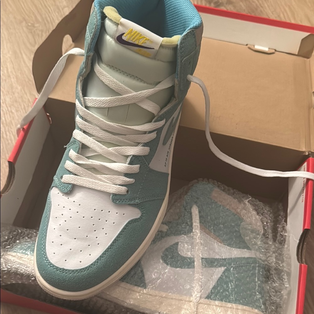 Nike High-Top Sneakers in Teal and White